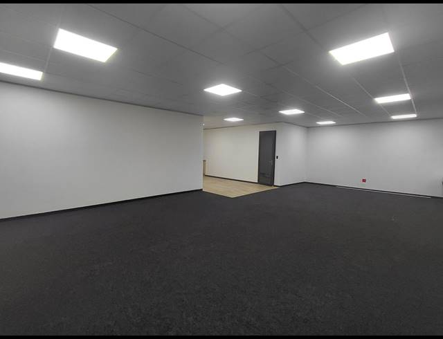 291M² OFFICE TO LET IN EPSOM DOWNS